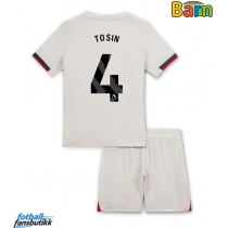 Chelsea Tosin Adarabioyo #4 Bortedraktsett Barn 2025-26 Kortermet (+ Korte bukser)